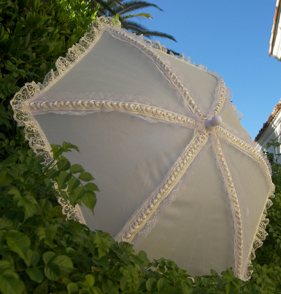 KC Dragonfly - Wedding Basic Off White parasol - 3 quarter view