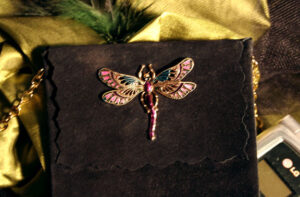 KC Dragonfly Art Deco Dragonfly cell phone bag - flap detail